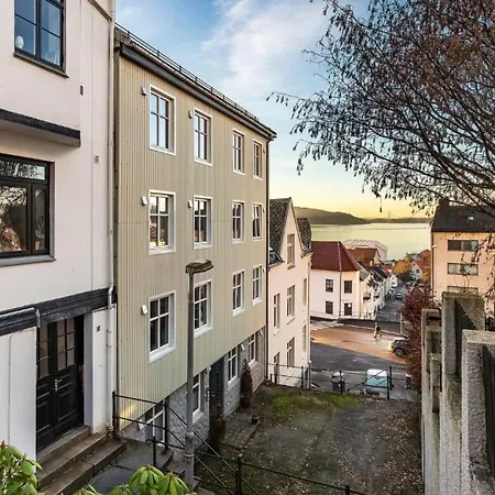 Charming Retreat In Sandviken Near Apartamento